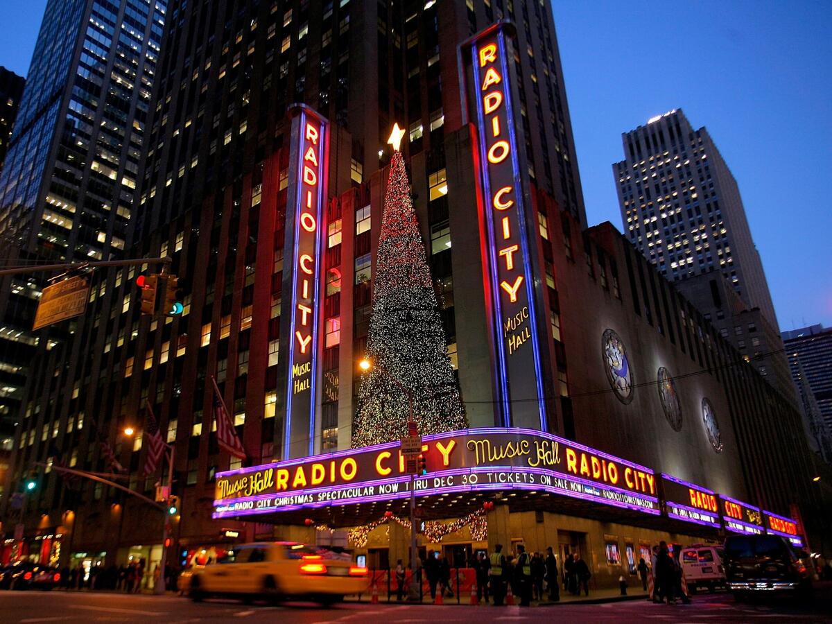 Radio City Music Hall 9 Spectacular Facts About You Didn T Know Architectural Digest